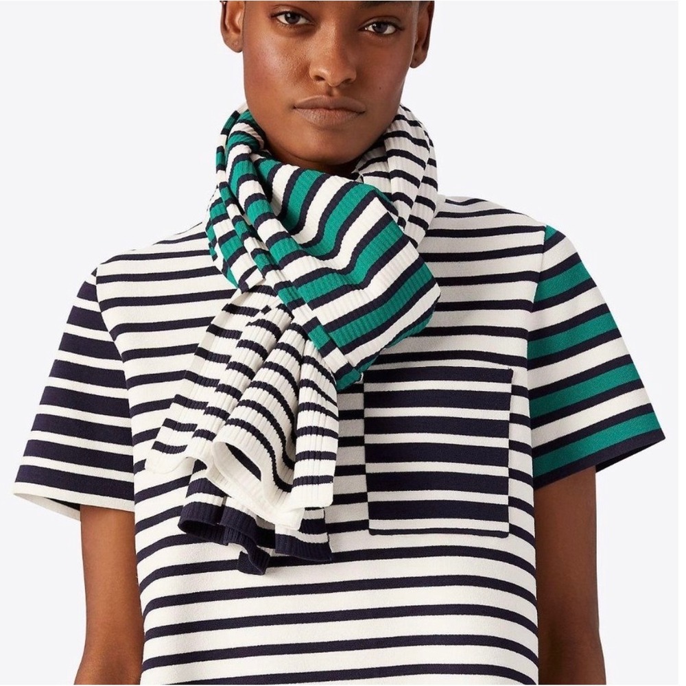 Tory Sport Ribbed Balanced Tech-Knit Striped Golf Scarf in Navy/Green/White, OS